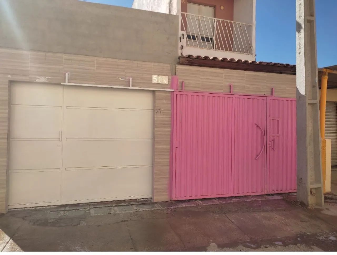 Vendo casa com 1° andar 