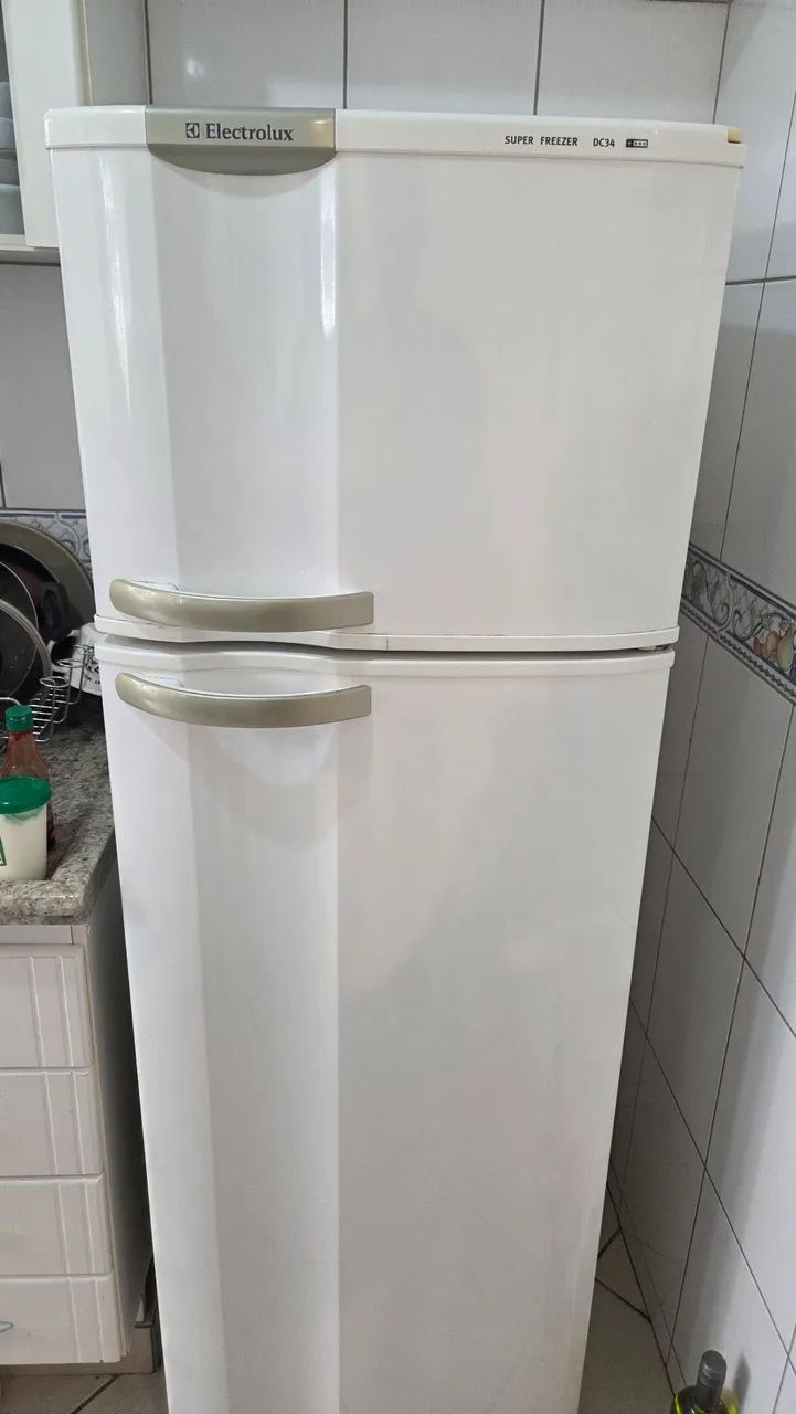 Geladeira 260 Litros Electrolux DC34A