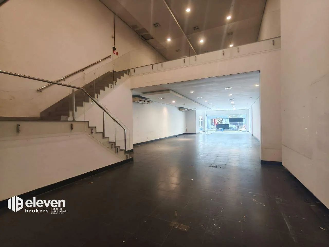 Ponto Comercial de 595 m² Próximo à FATEC, no Centro de Santos