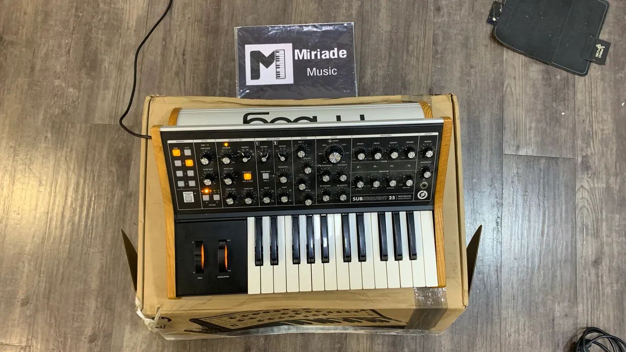 Moog SUB 25 