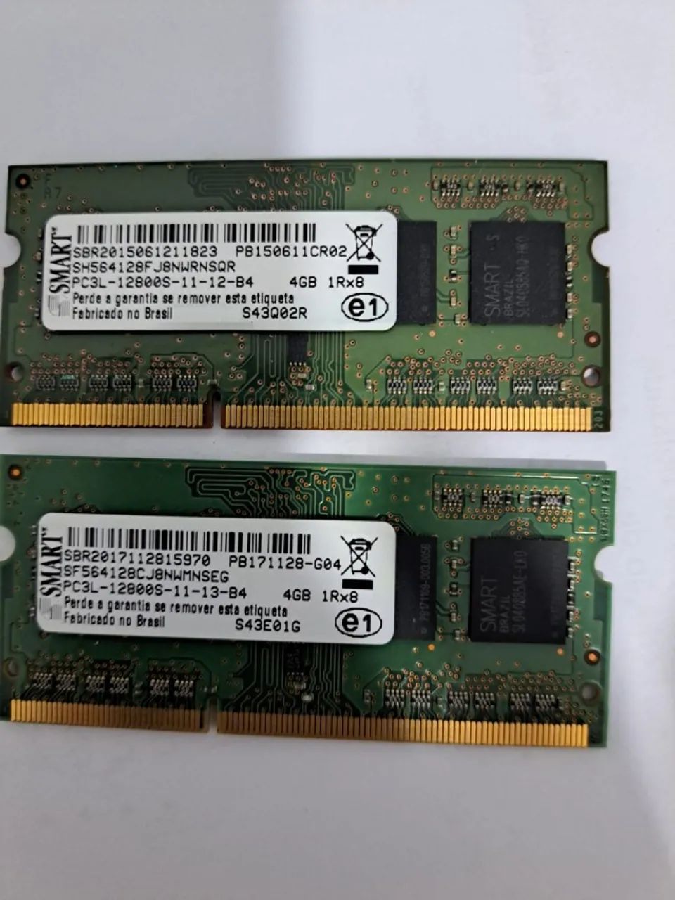 02 módulos de Memória RAM SODIMM 4Gb cada pente