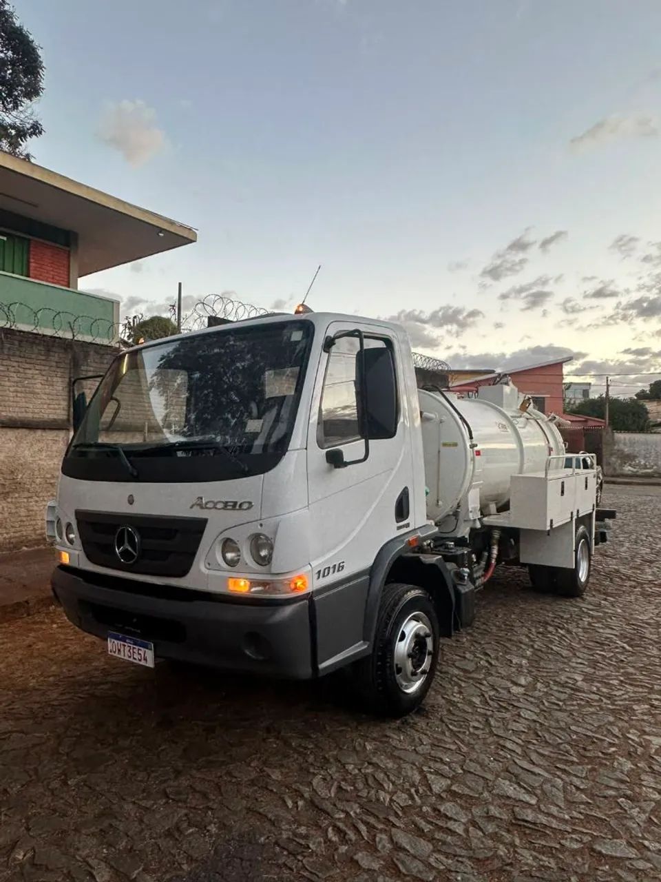 Accelo 1016 Hidrojato e Vácuo 