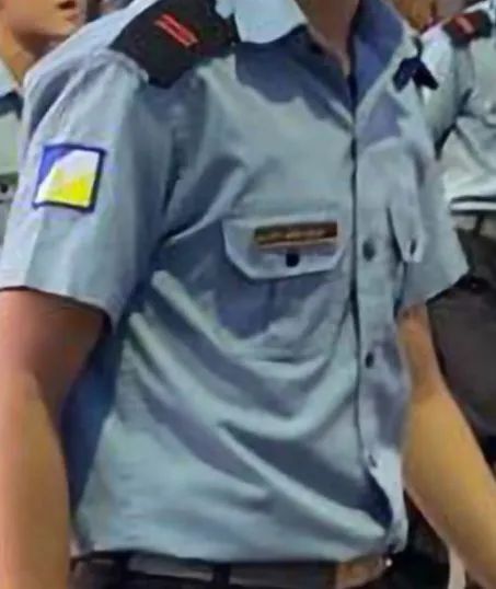 Vendo Camisas  e Saía Militar Semi novas. - Foto 3