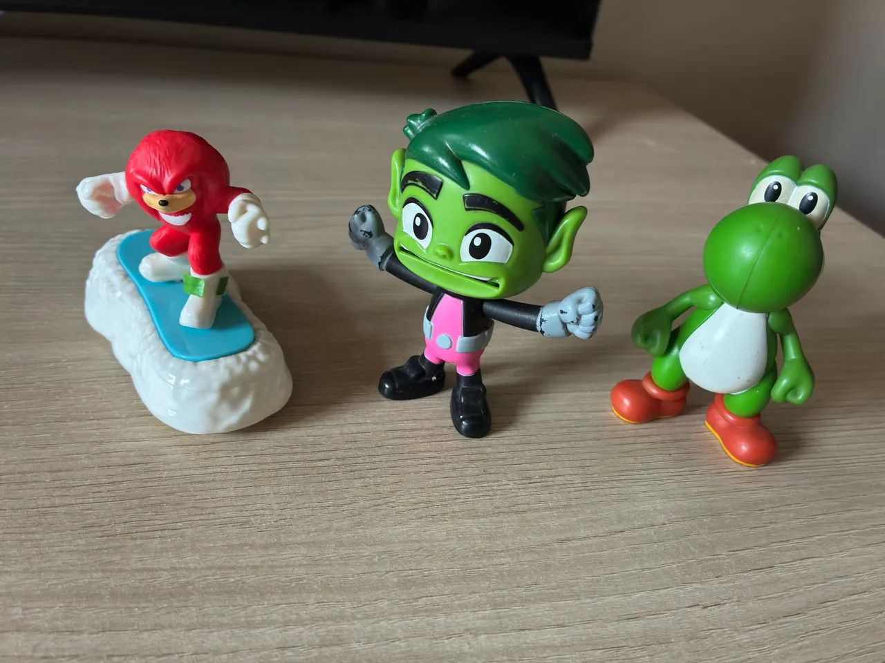 3 brinquedos do McDonalds, Yoshi, Mutano e Knuckles