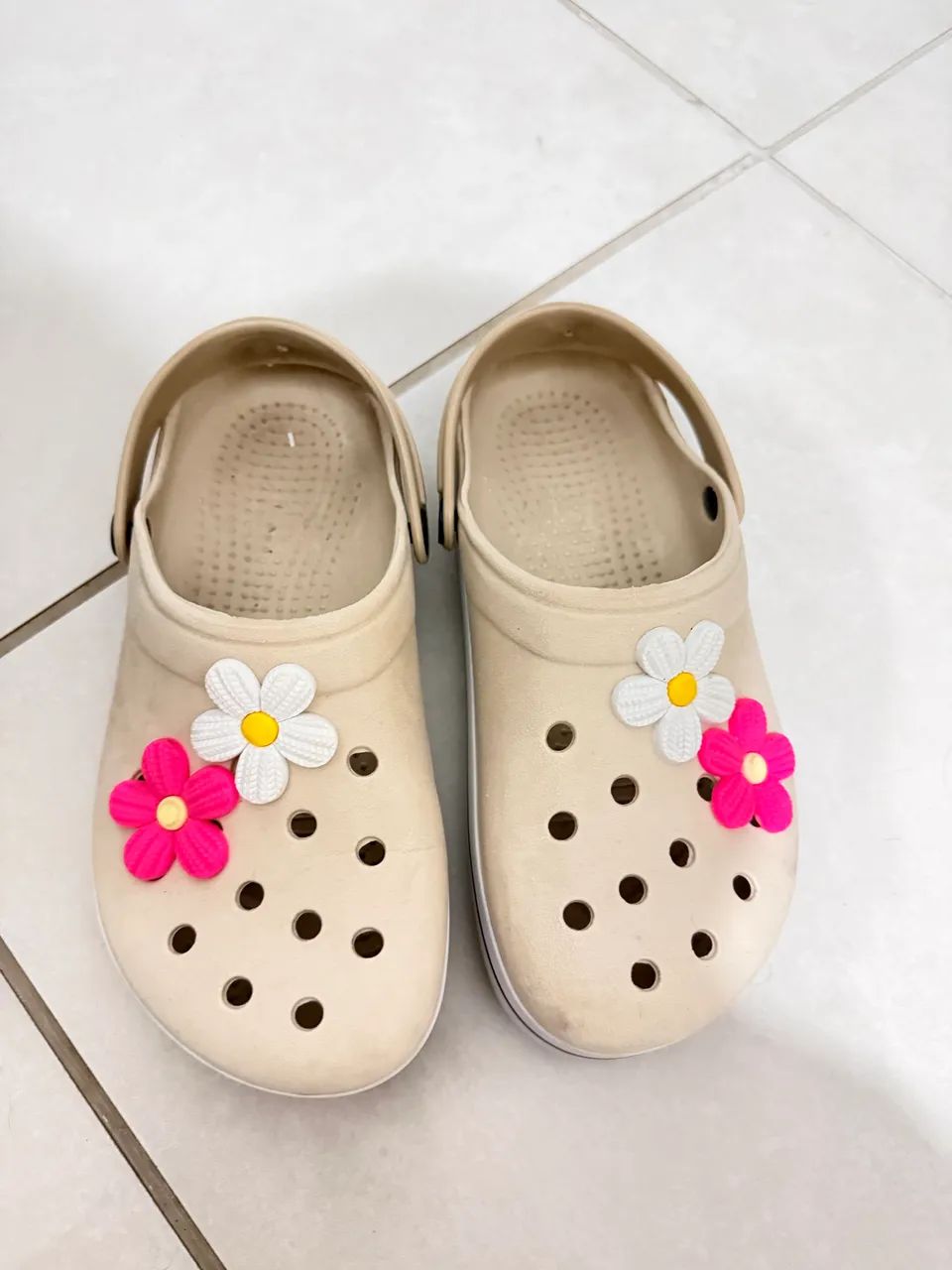 Sandalia estilo crocs 35 37,00 - Foto 2