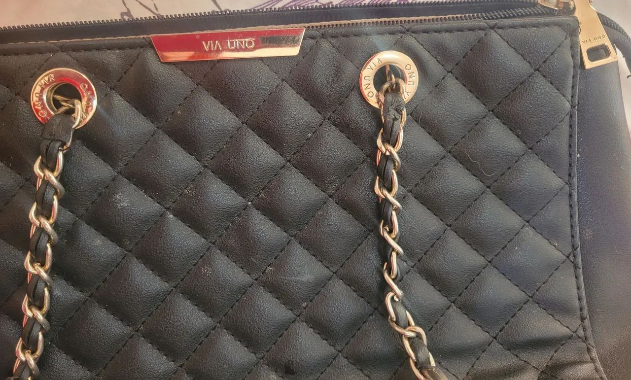 Bolsa Via Uno Nova Preto com Dourado. - Foto 2