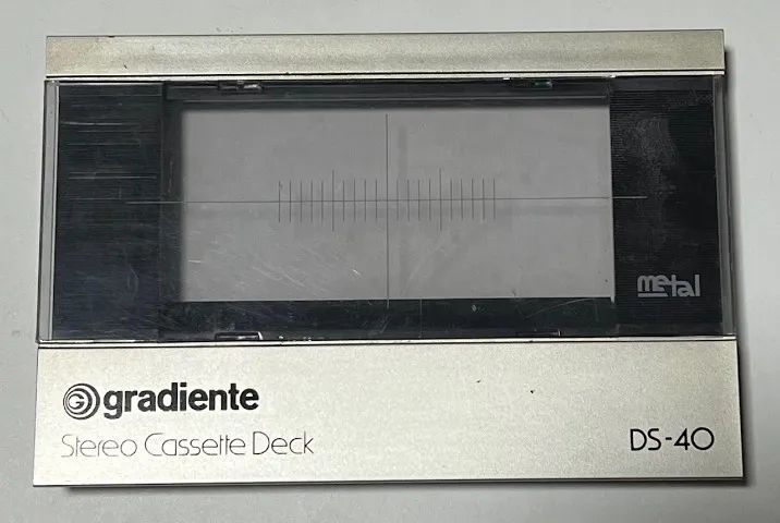 Tape Deck Gradiente DS-40 - Porta do Compartimento de Fita