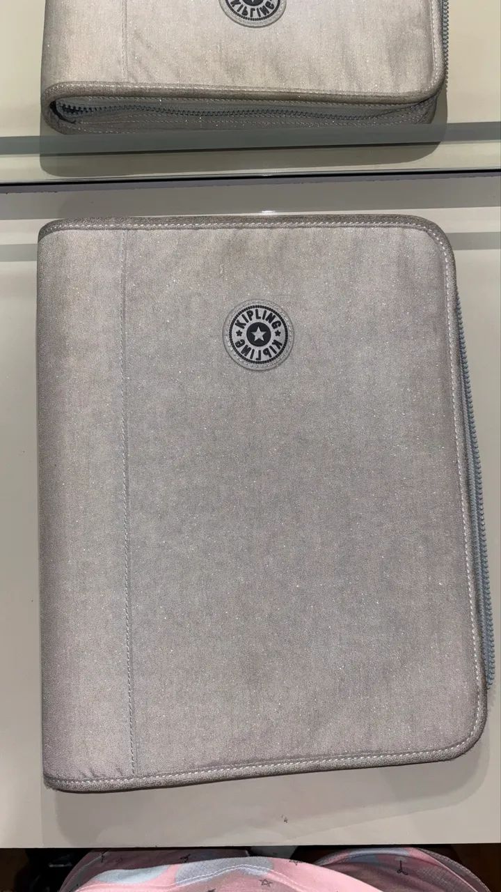 Fichário kipling cinza usado em ótimo estado! 