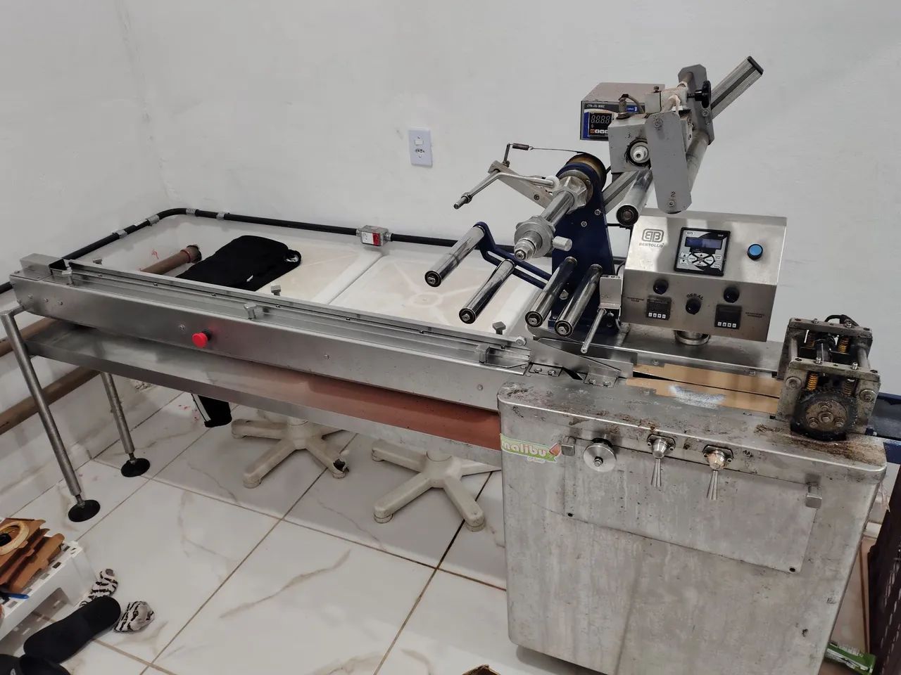 EMBALADORA AUTOMÁTICA DE PICOLÉ BERTOLLO COM DATADOR E FOTOCÉLULA 220 V MAX 