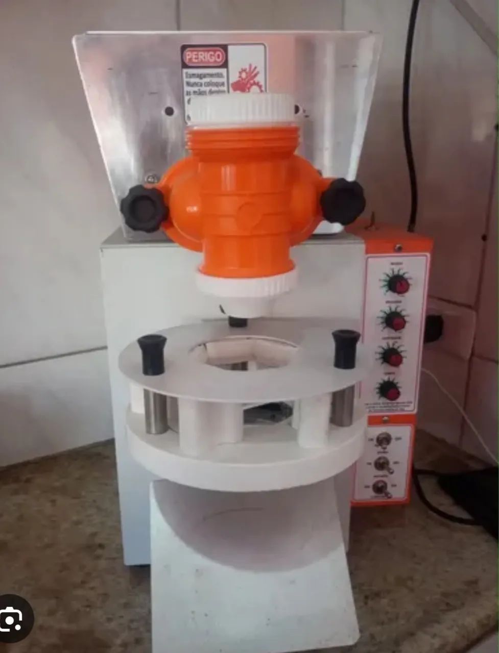 Máquina de modelar salgados