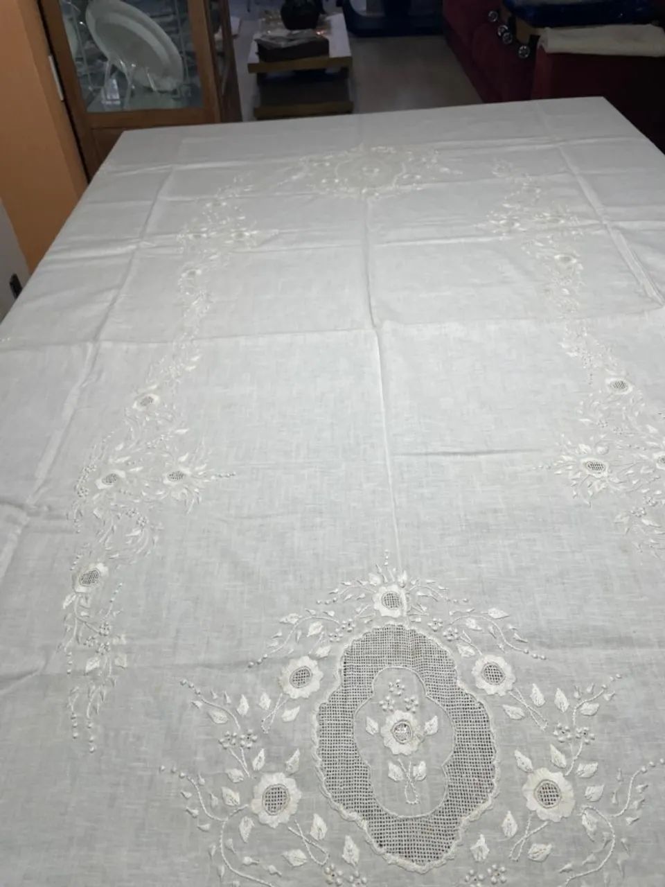 Toalha de mesa retangular de linho, bordada e detalhes em Renascença - Foto 5