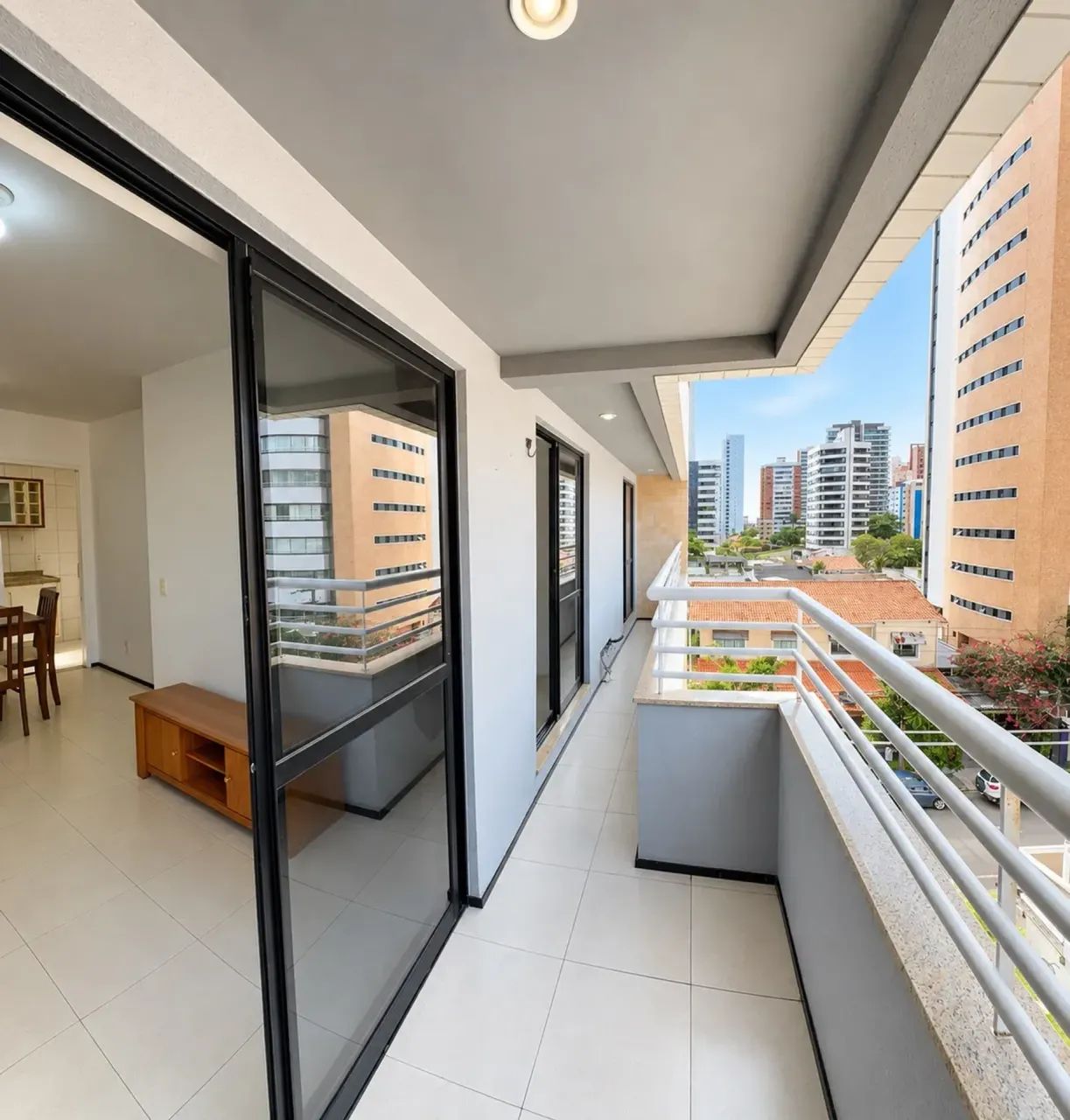 Apartamento com 02 quartos | Nascente e bem ventilado | Meireles