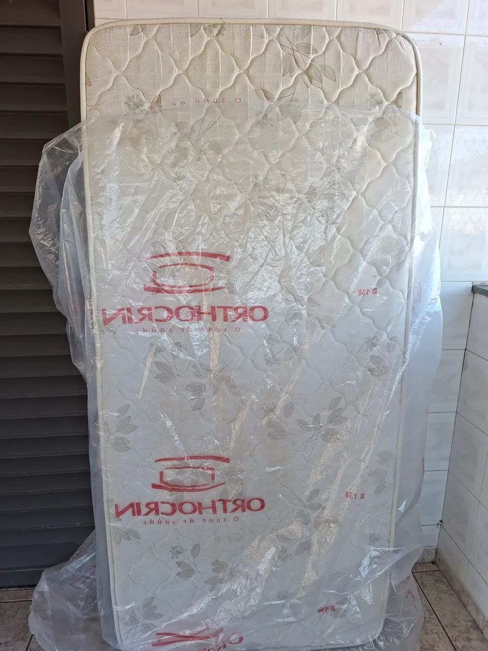 Cama sofá com cama auxiliar e um colchão  - Foto 5