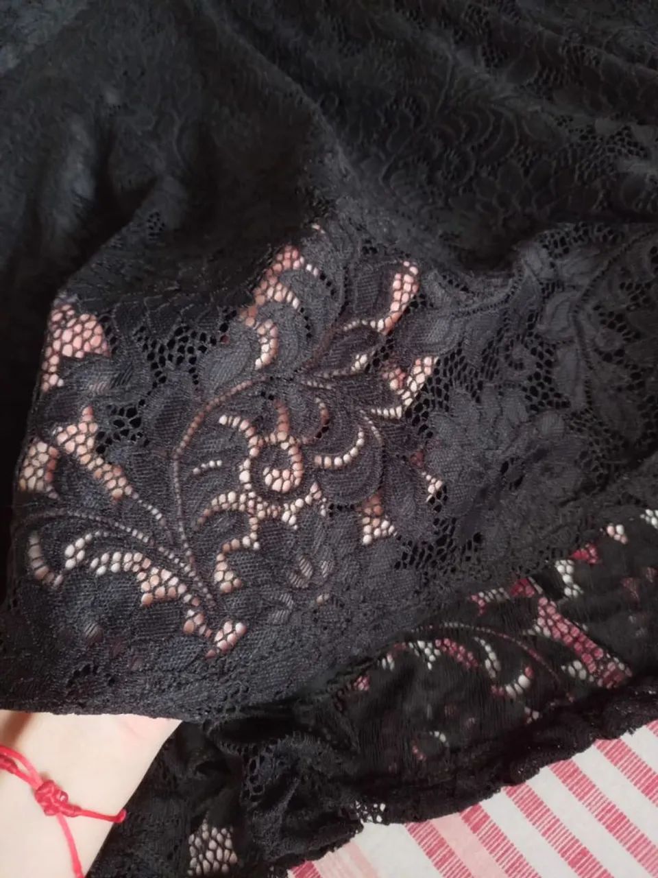 Vestido preto de renda com bojo  - Foto 4
