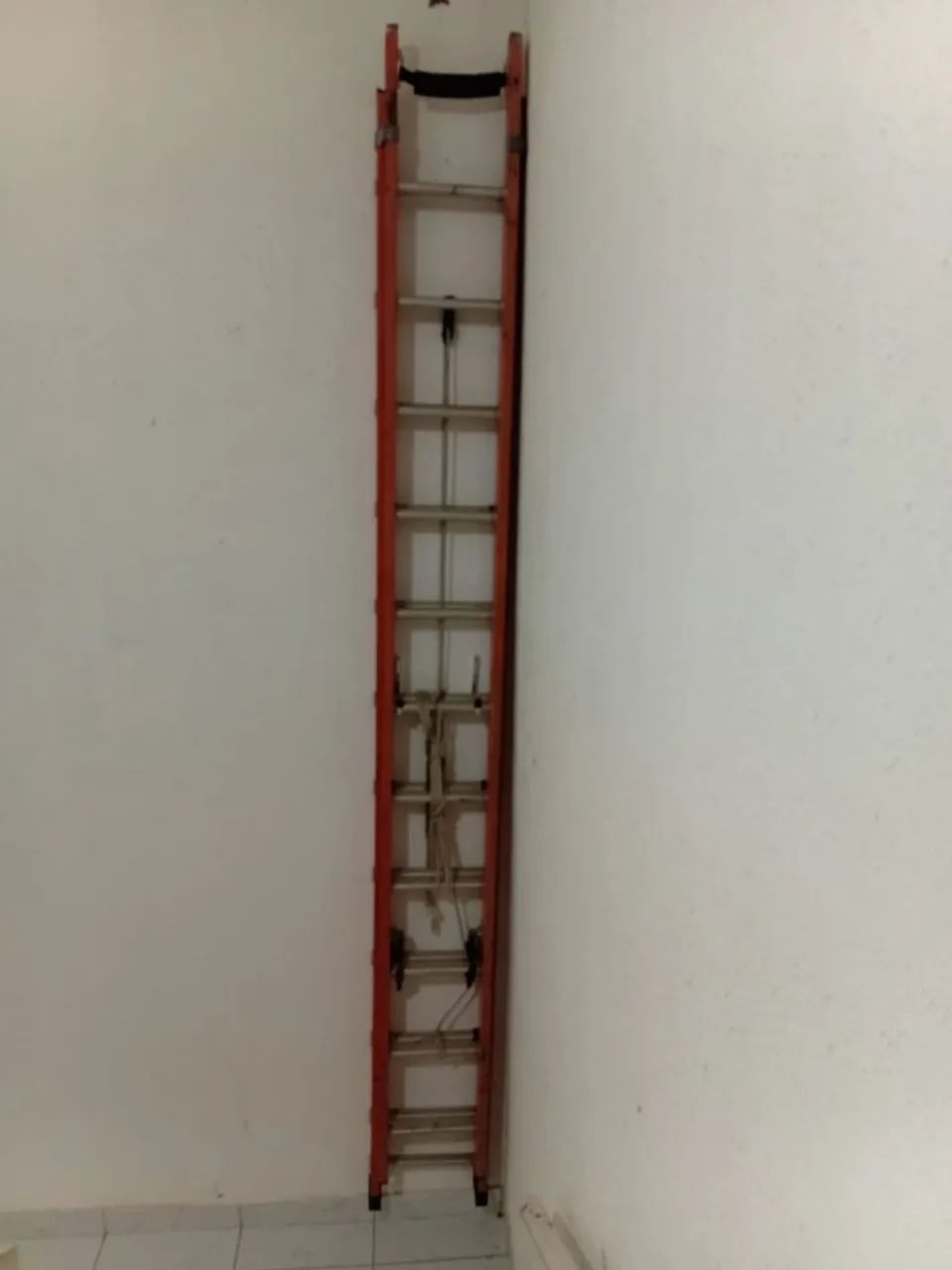 Escada nova (usada apenas duas vezes)