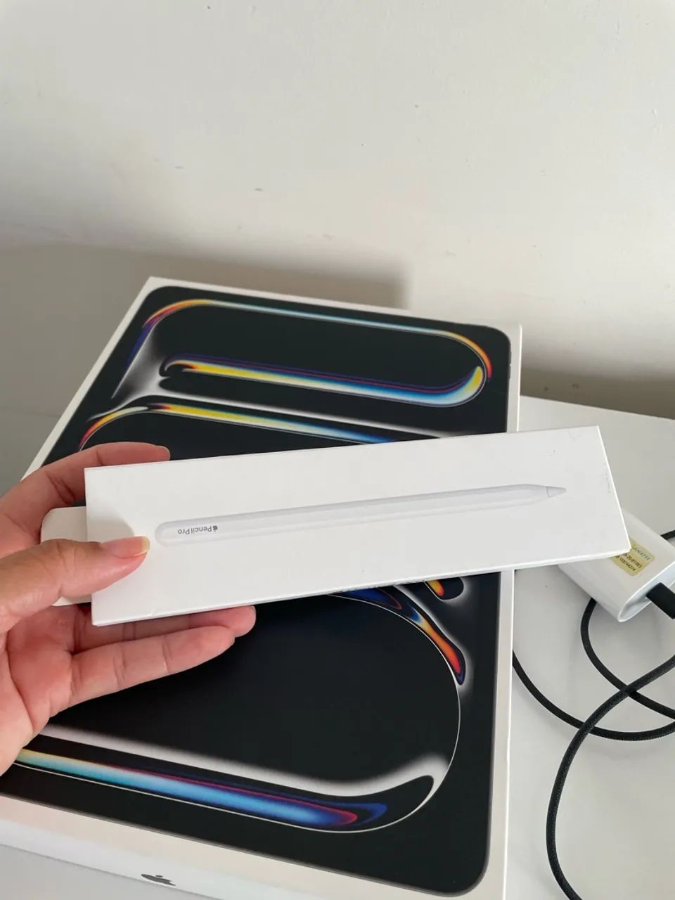 COM GARANTIA - iPad Pro Apple, Tela 13", 256GB, Chip M4 + Apple Pencil Pro - Foto 3