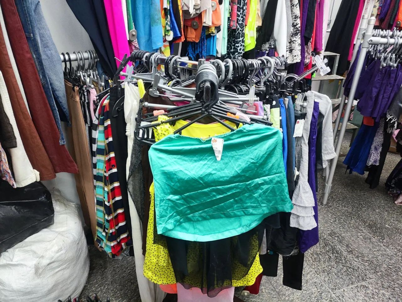 Saldo de roupas femininas  - Foto 3