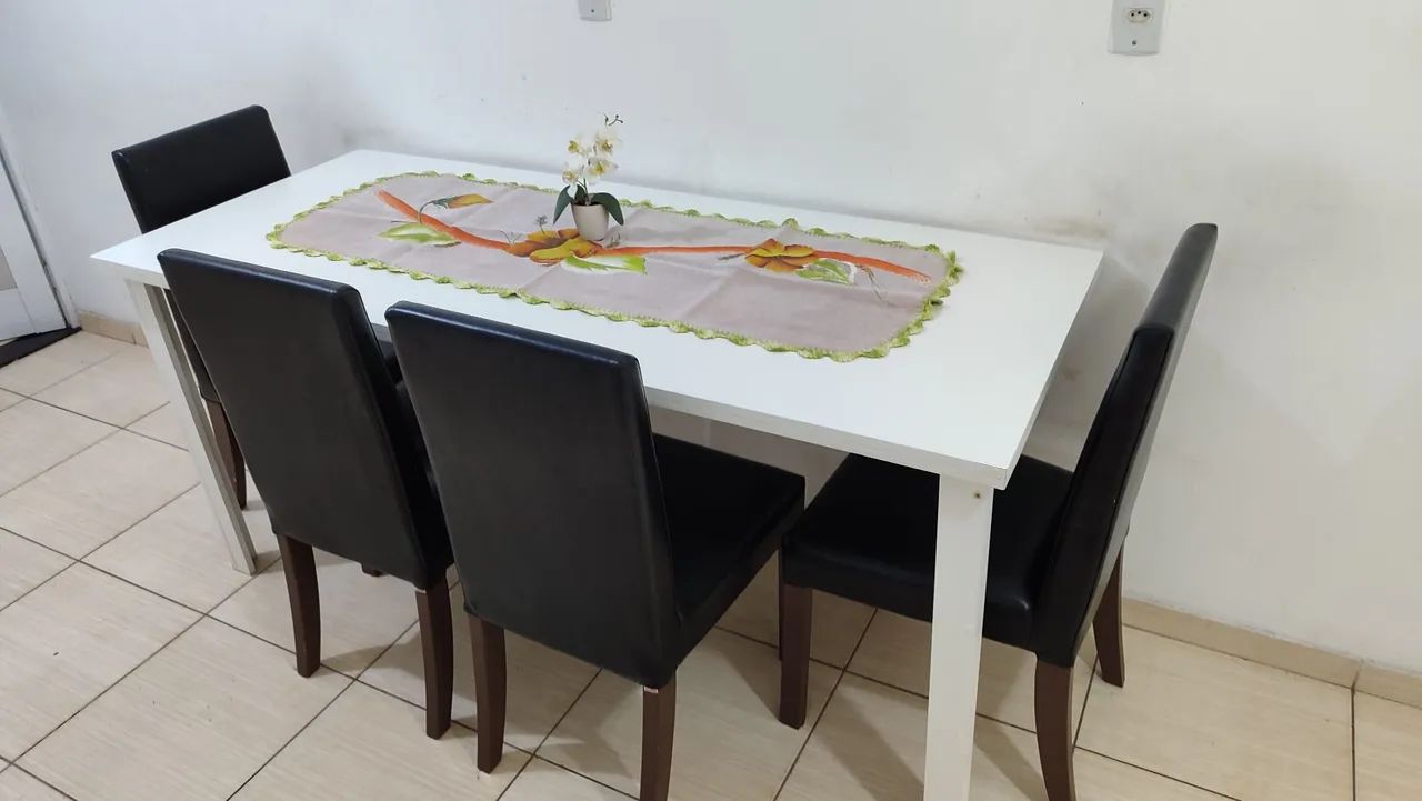MESA DOBRÁVEL + 04 CADEIRAS DE MADEIRA - Foto 5