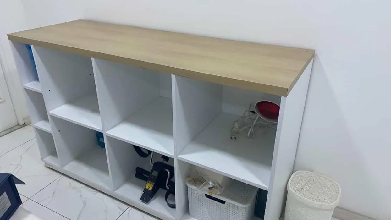 MOVABLE UNIT WITH SHELVES