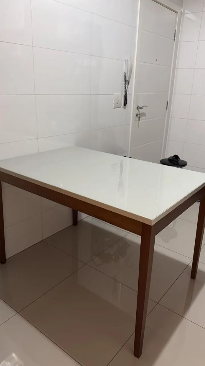 sofá, rack e mesa