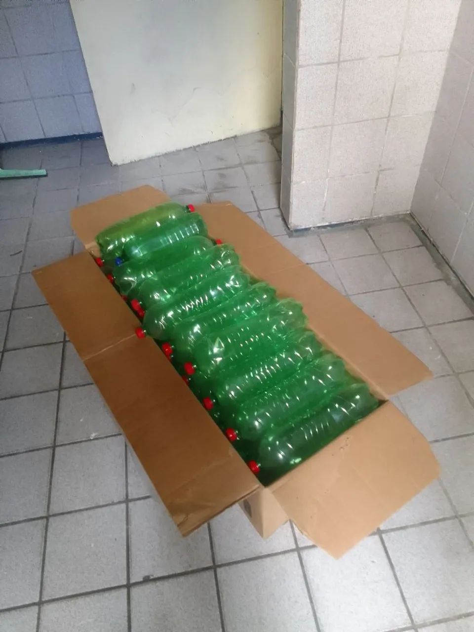 Garrafas pet  plásticas ( 37 garrafas)   - Foto 3