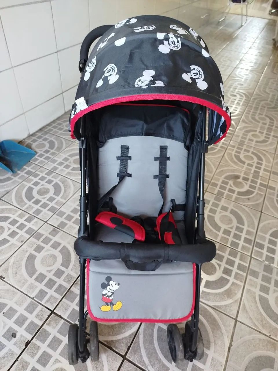 carrinho de bebê do Mickey semi novo - Foto 4