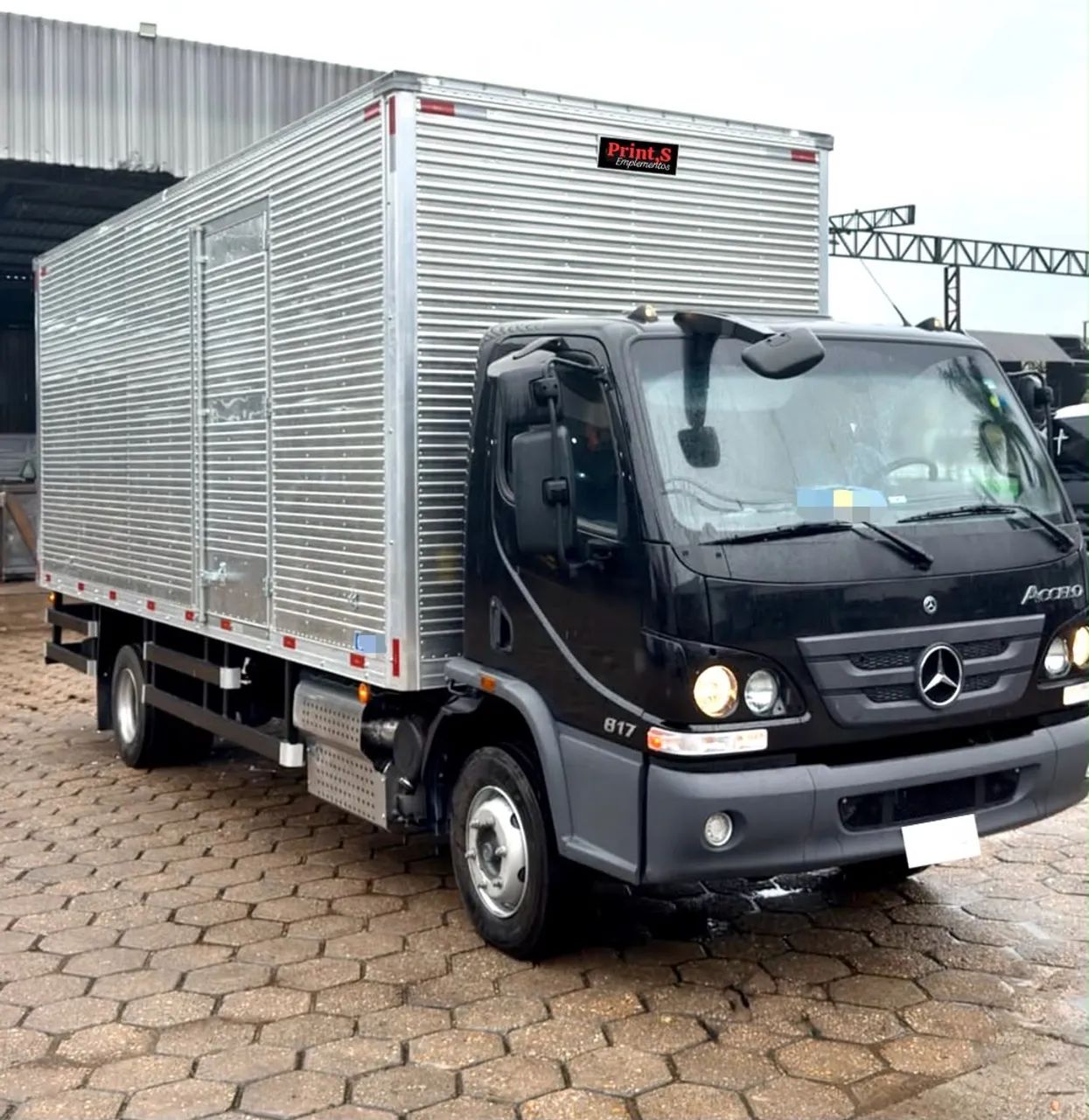 Mb accelo 817/baú /2024
