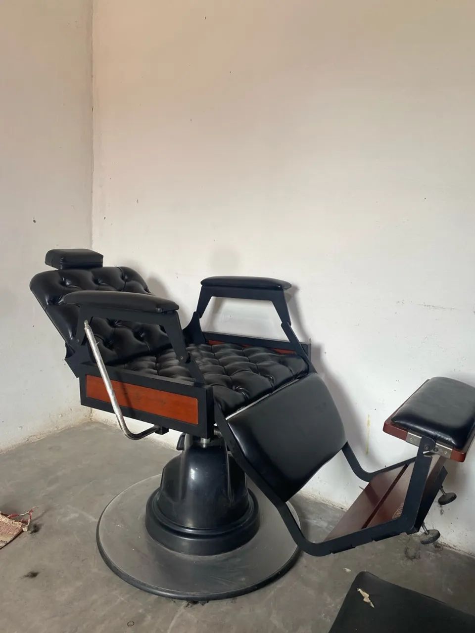 Todos os moveis de uma barbearia pra vender 5000
