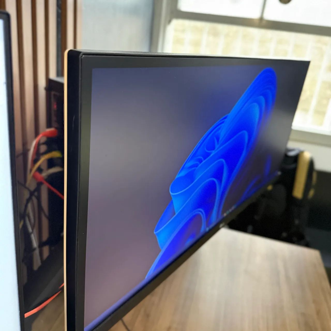MONITOR PERFEITO PARA HOME OFFICE! - LG UltraWide 29'' (29WK600-W) - Foto 2