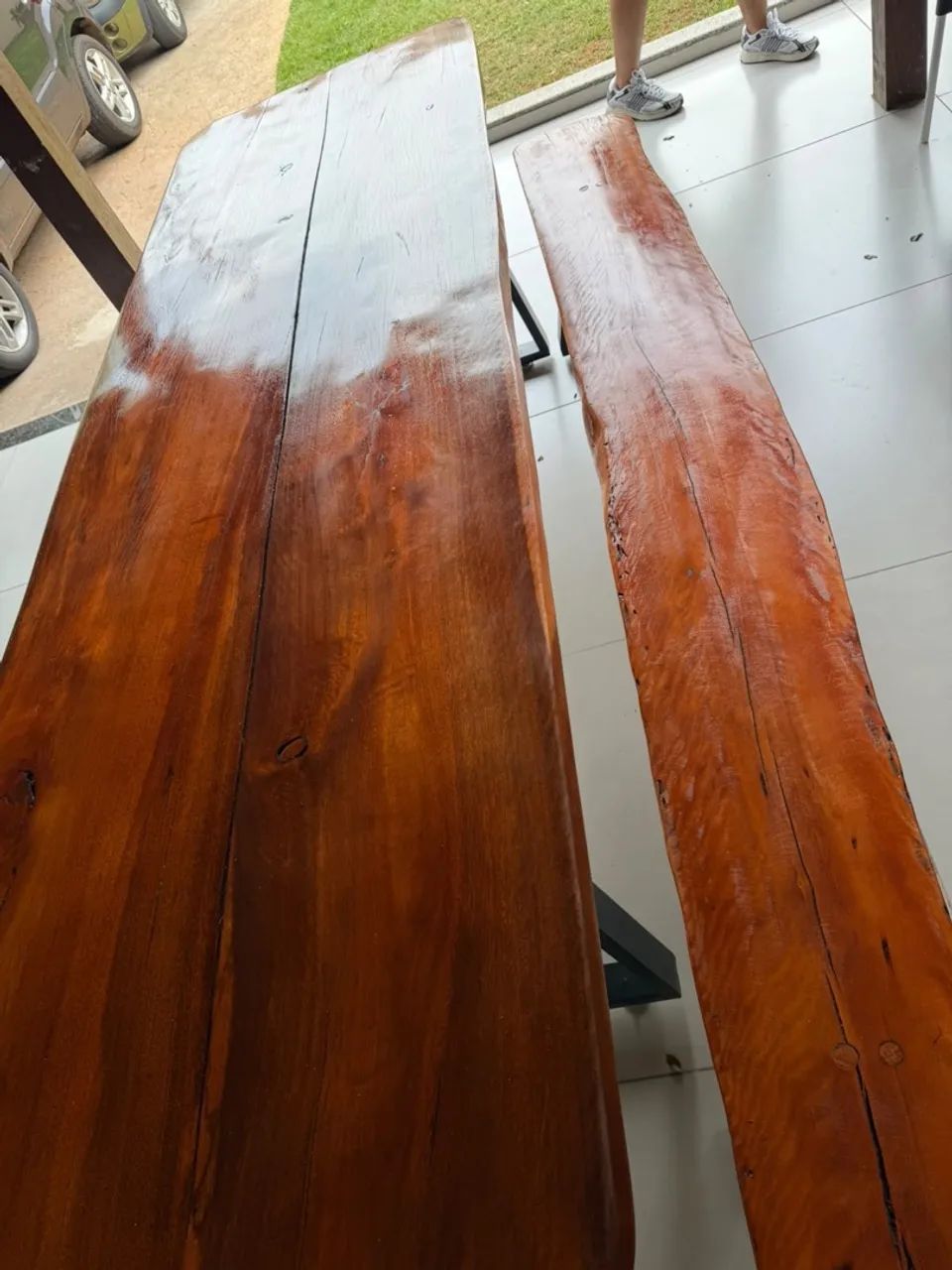 MESA MADEIRA MACIÇA COM BANCOS - Foto 2