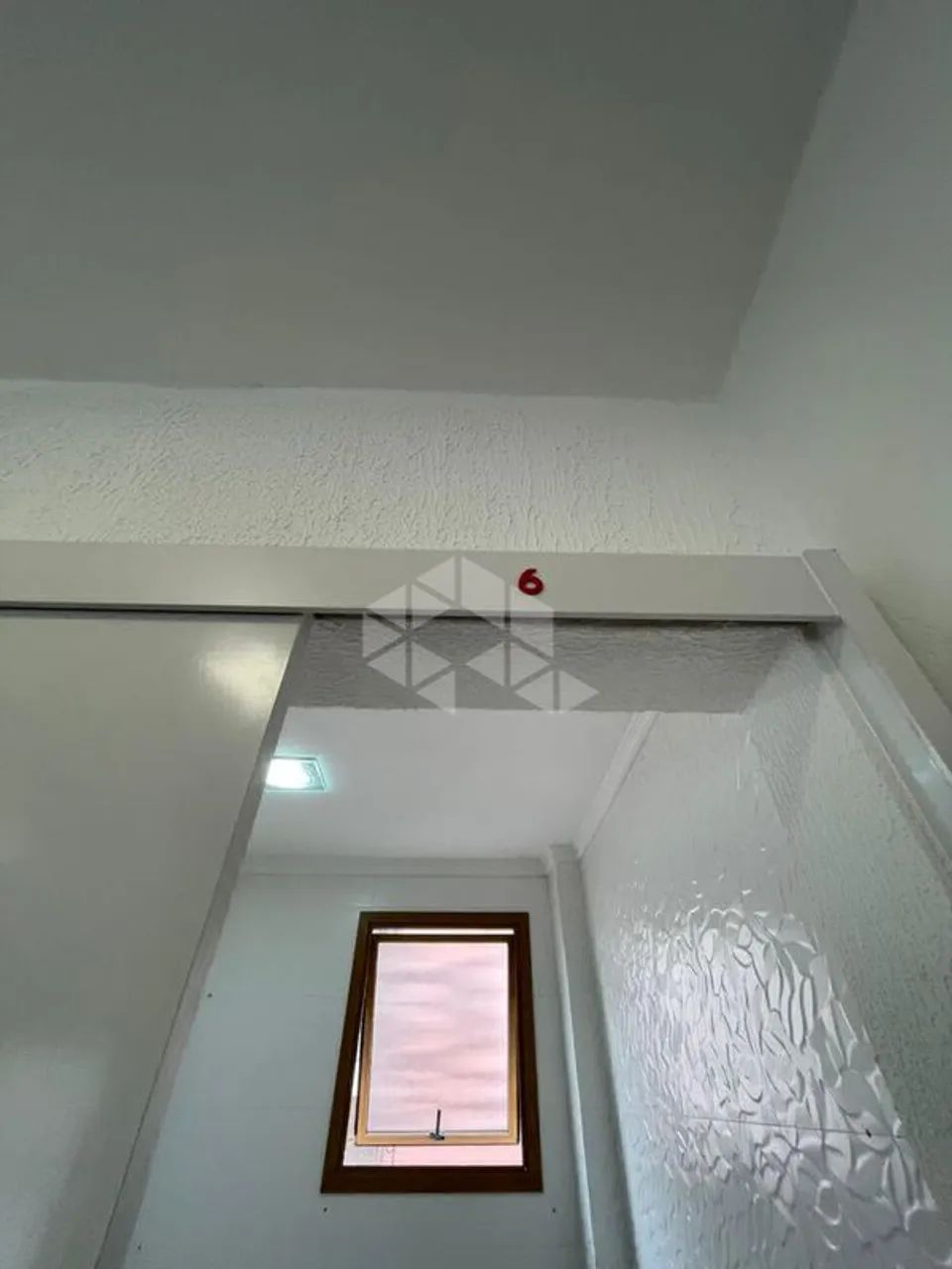 Sala 6M² - para Alugar