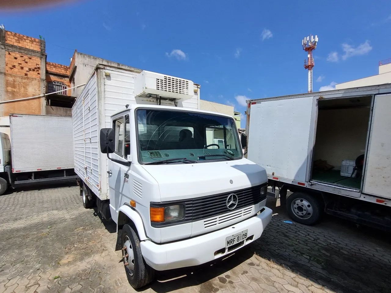 710 plus baú refrigerado - Foto 5
