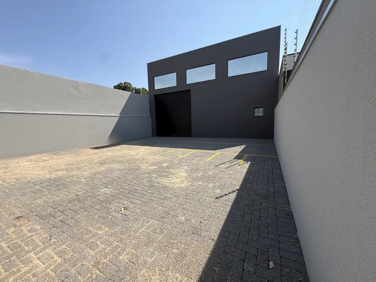 GALPÃO COMERCIAL COM 129M2 NA REGIÃO NORTE DE LONDRINA