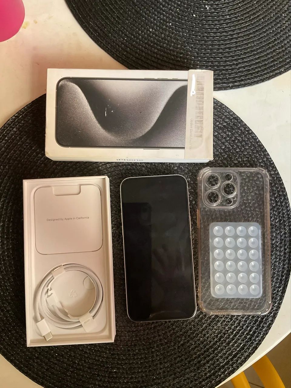 Iphone 15 Pro Max com caixa e acessórios. - Foto 2
