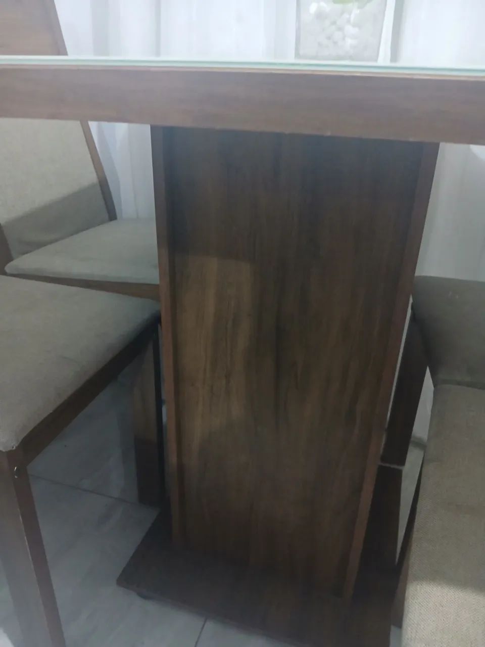 Vendo mesa com 4 cadeiras  - Foto 3
