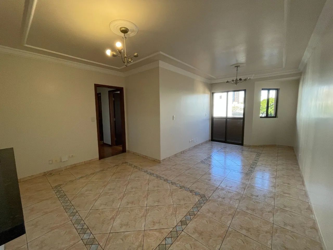 Locação - Apartamento com 04 Quartos na Zona 07 em Maringá - Foto 2