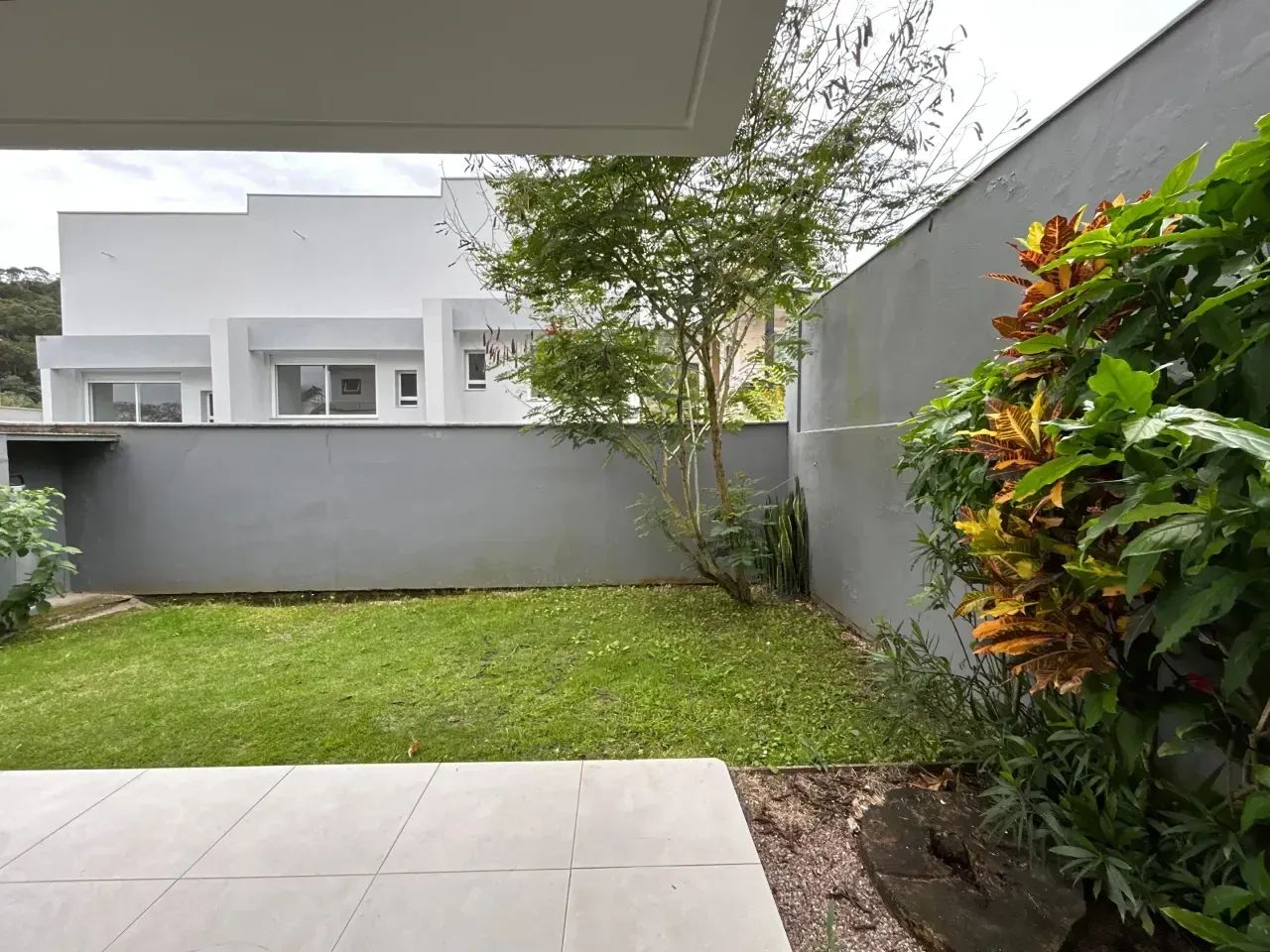 Sobrado para aluguel no Campeche  3 dormitórios, suíte e 135 m² - Foto 4