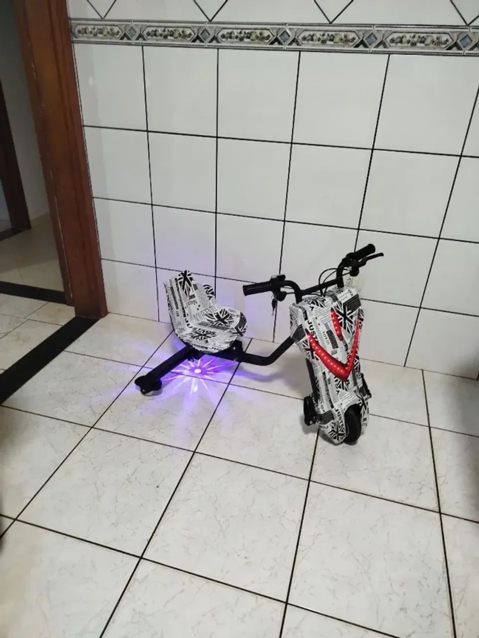 TRICICLO DRIFTING SCOOTER 8 POLEGADAS - Foto 4
