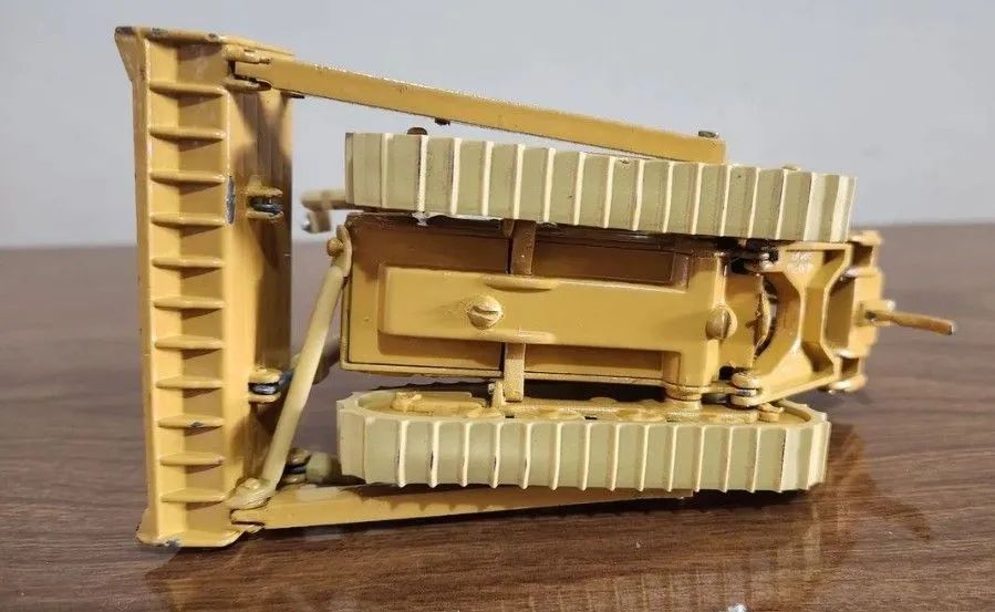 Miniatura Carrinho Trator de Esteiras D8R Caterpillar Anos 80