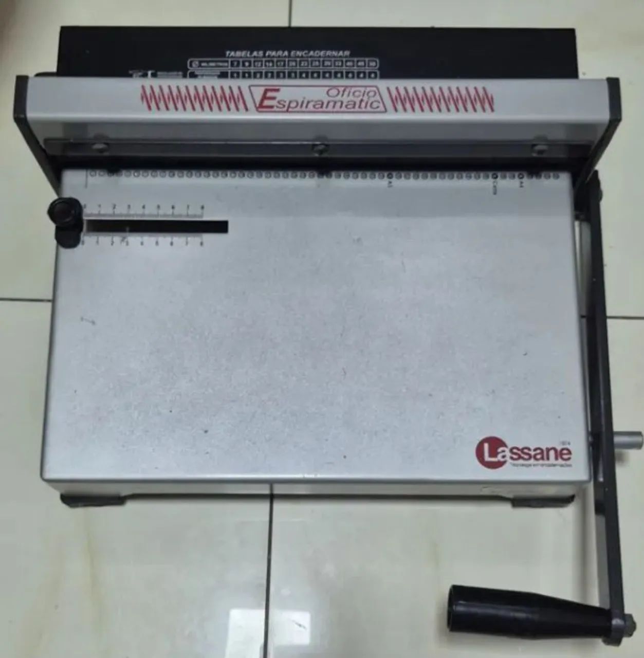 PERFURADORA PARA ENCADERNAÇÃO ESPIRAL LASSANE ESPIRAMATIC OFÍCIO MANUAL A4.