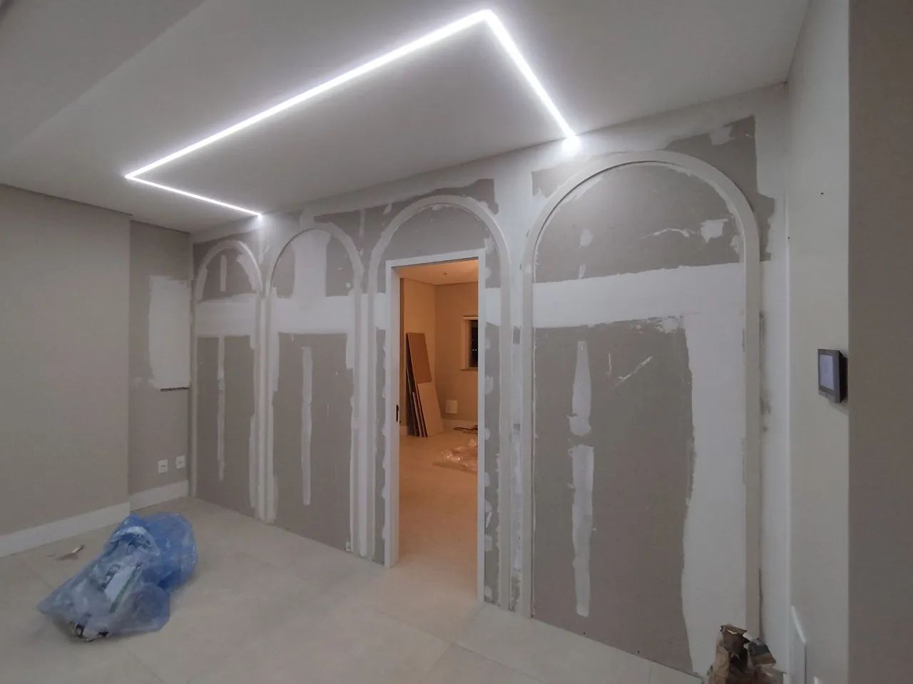 FORROS E DIVISÓRIAS SERVIÇOS GESSO *