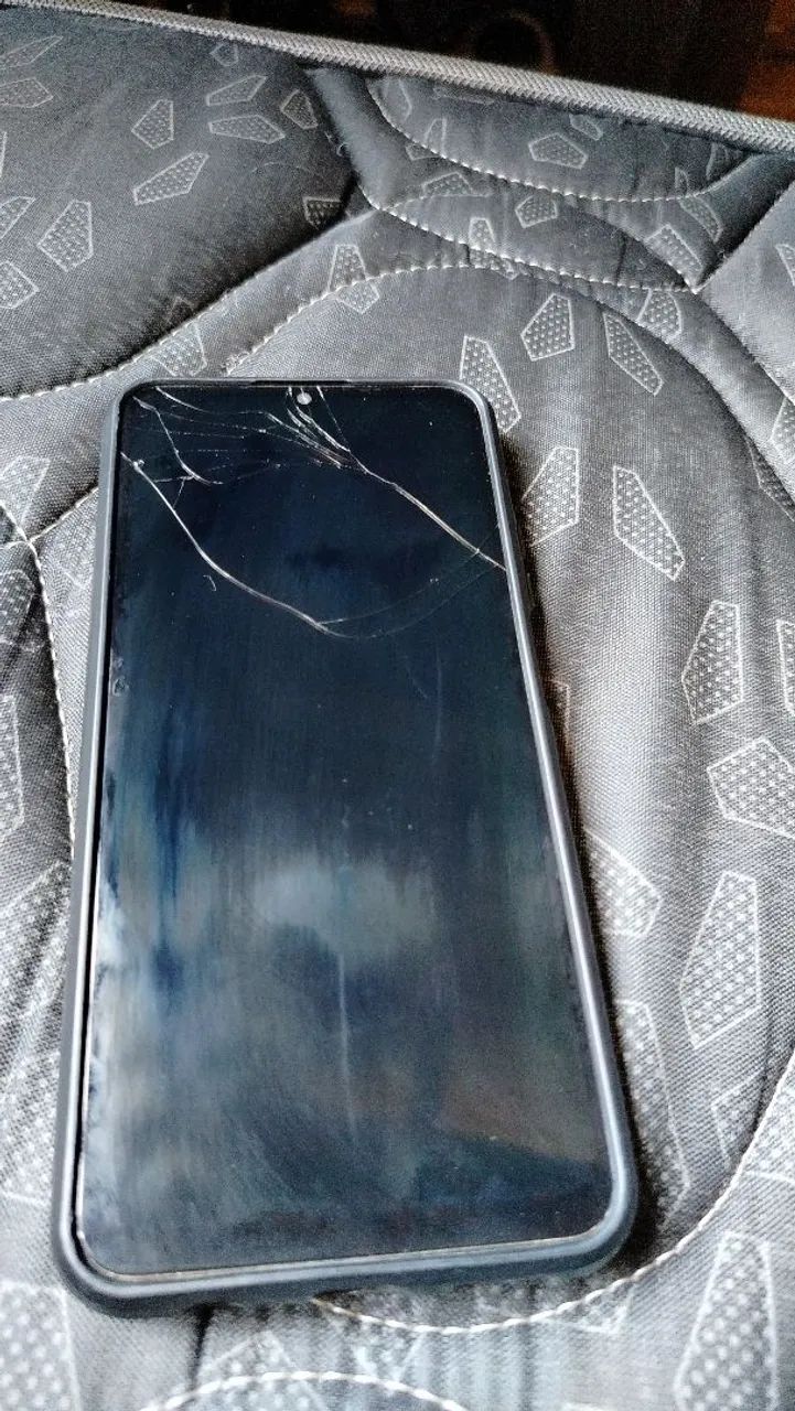 Vendo celular realmi c53 , apenas trincado mas funciona normalmente  - Foto 3