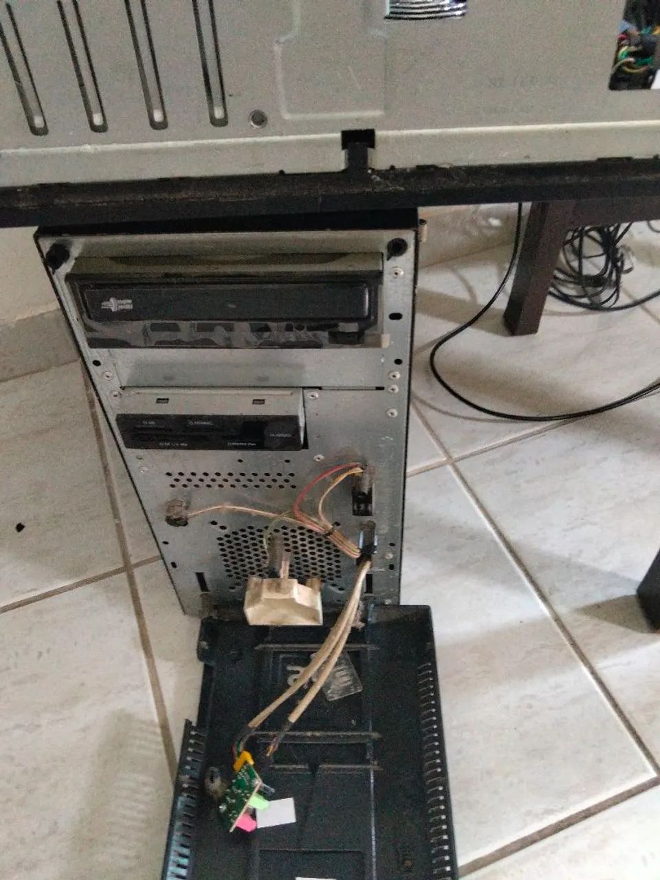 Vendo duas cpu e um notebook pra consertar ou pra retirada de peças . - Foto 2