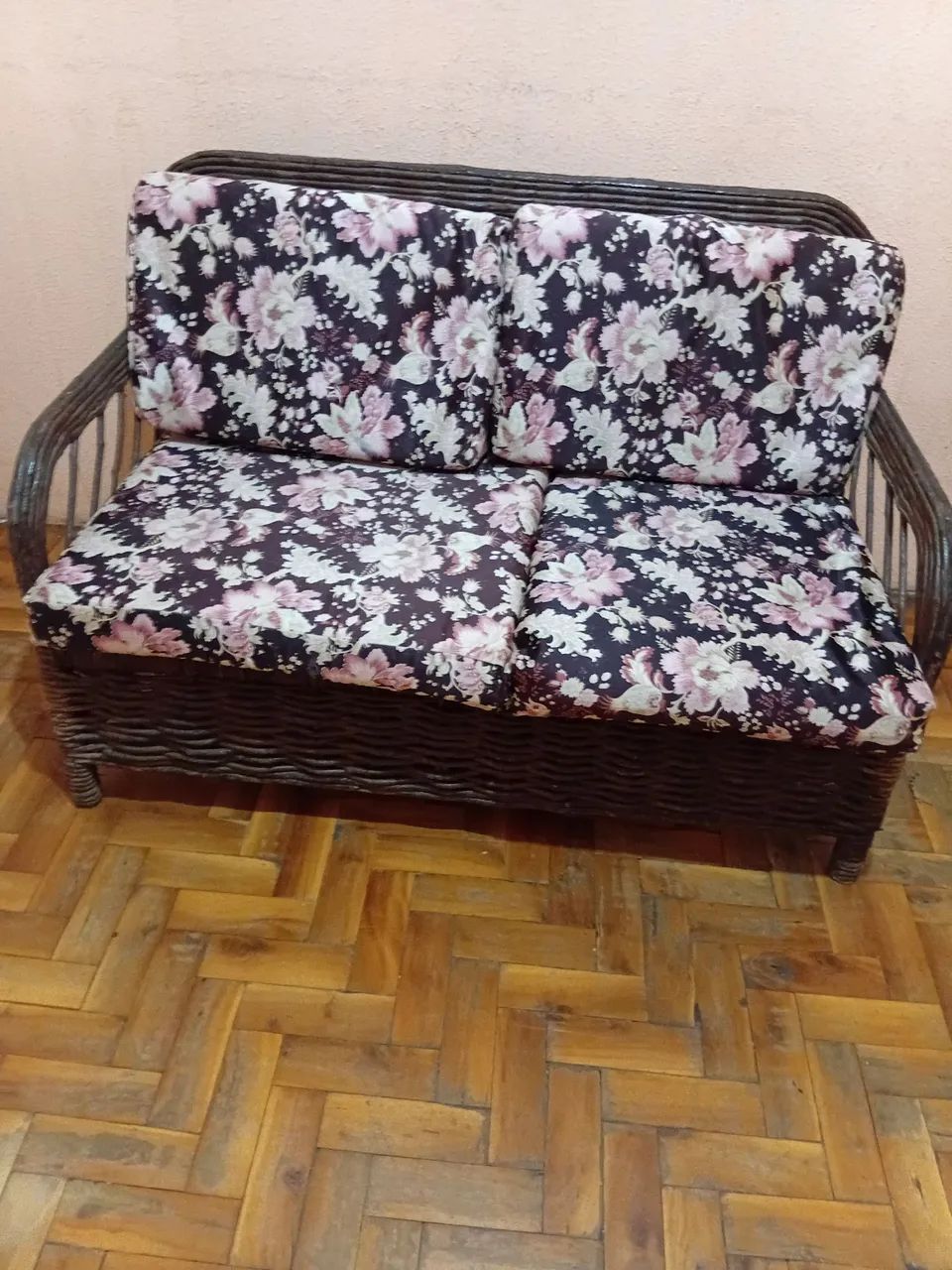 Vendo sofá rústico 2 lugares com almofadas - Foto 2