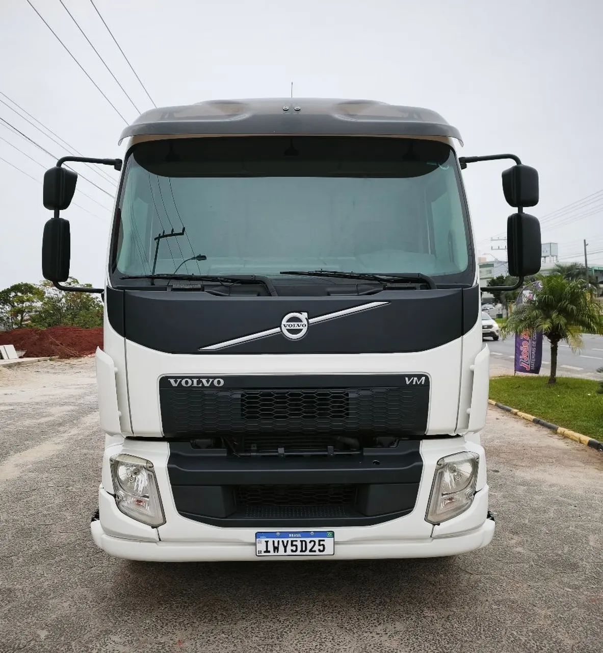 Volvo VM330 8x2 ano 2015 cambio manual  - Foto 5