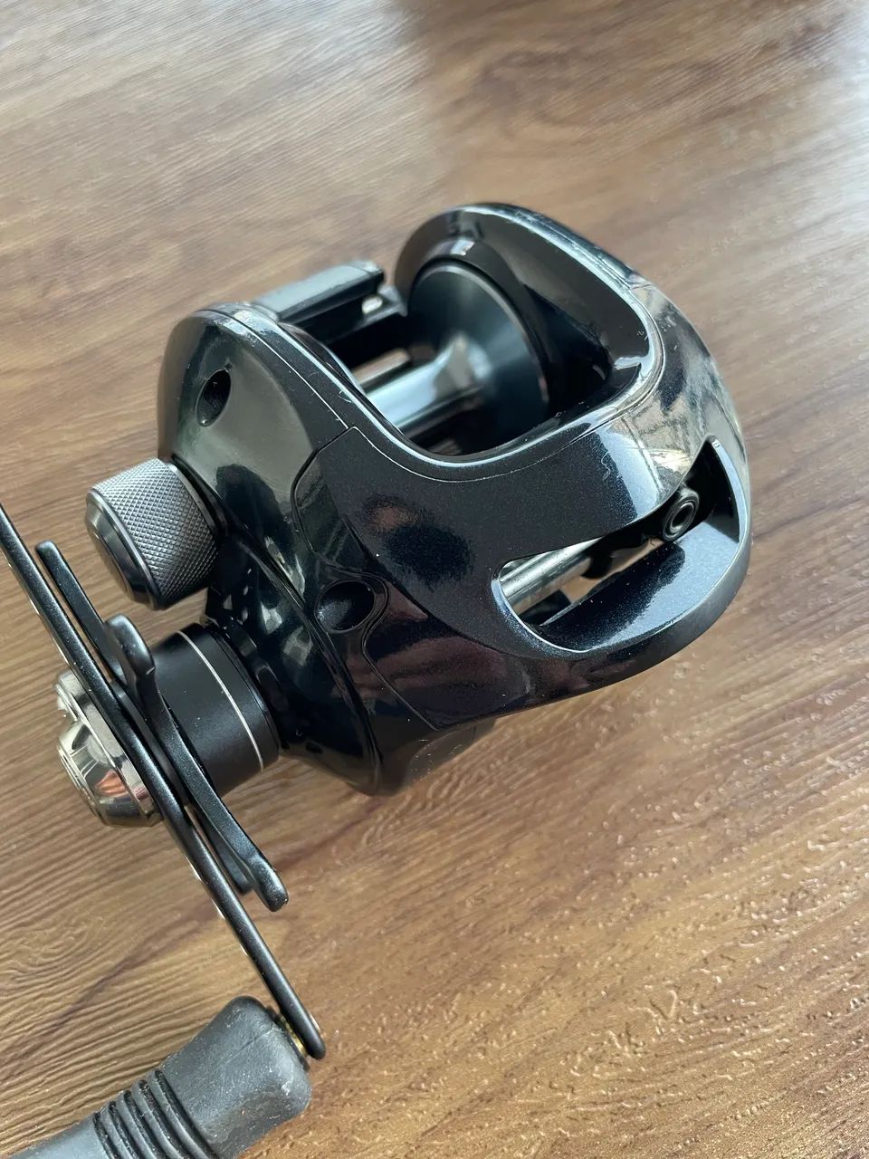 Carretilha de pesca Shimano Speedmaster 200 lado direito