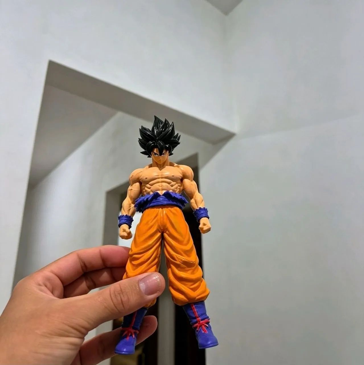 Goku Determinado 20 cm - Pintado à Mão | Edição Premium - Foto 5