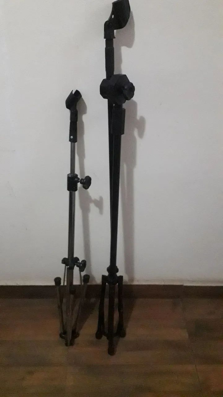 Pedestais de microfone. 