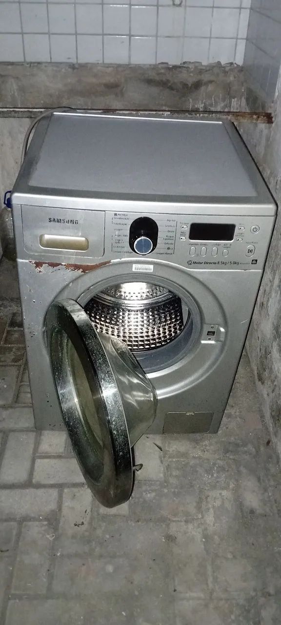 Maquina lava eh seca. Com defeito 