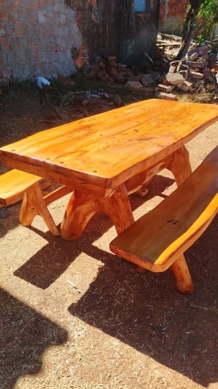 Jogo de mesa e banco rústicos 